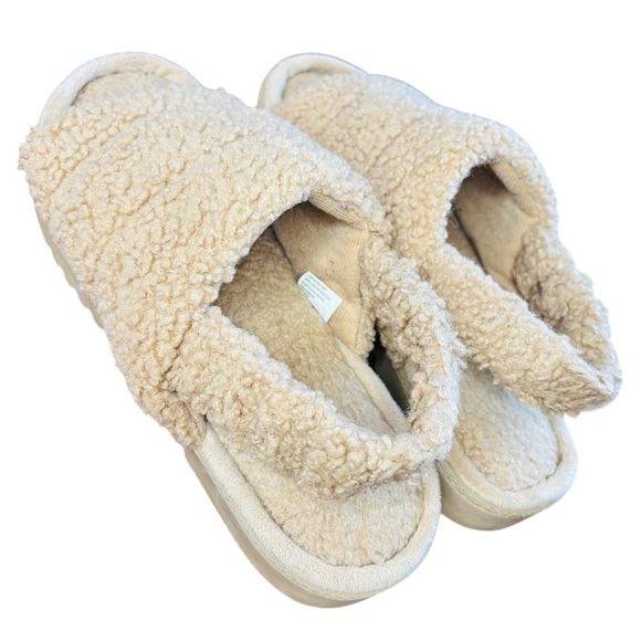 Cozy Cream Faux Fuzzy Slipper Sandals, Size 7-8 - Picture 7 of 9